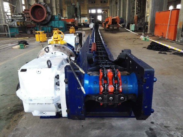 中雙鏈和邊雙鏈刮板輸送機的差別