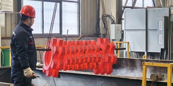 鏈輪體熱處理，強韌兼備，抗磨無憂